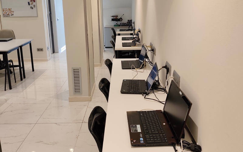 Teòrica online o a l'autoescola